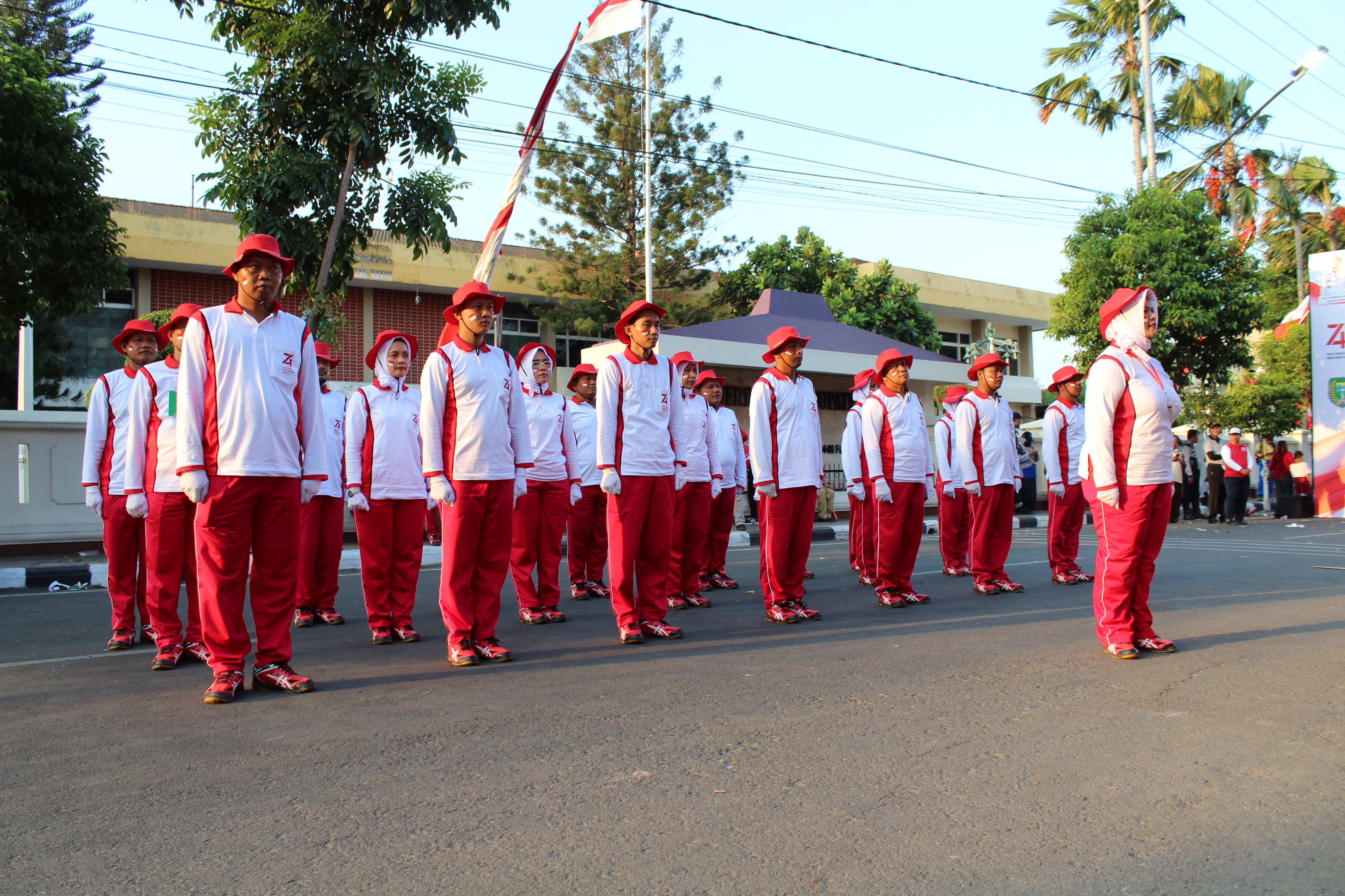 Lomba Gerak Jalan Indah Di kota Madiun, Tumbuhkan Kedisiplinan, kekompakan, dan Kreativitas.