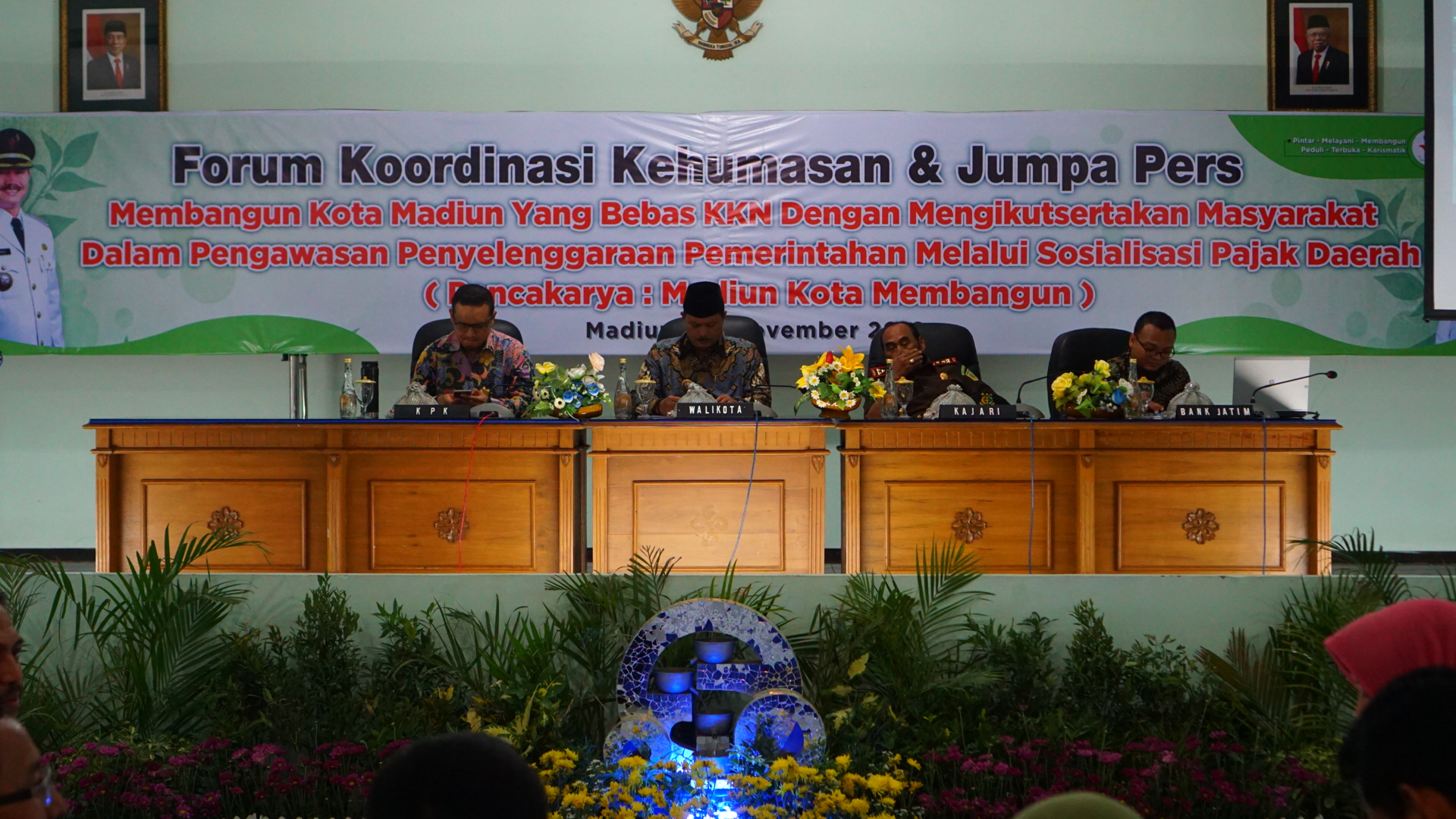 Forum koordinasi kehumasan & jumpa pers. Membangun kota madiun yang bebas KKN dengan mengikutsertakan Masyarakat Dalam pengawasan penyelenggaraan pemerintah melalui sosialisasi pajak daerah sebagai bentuk program kerja pancakarya