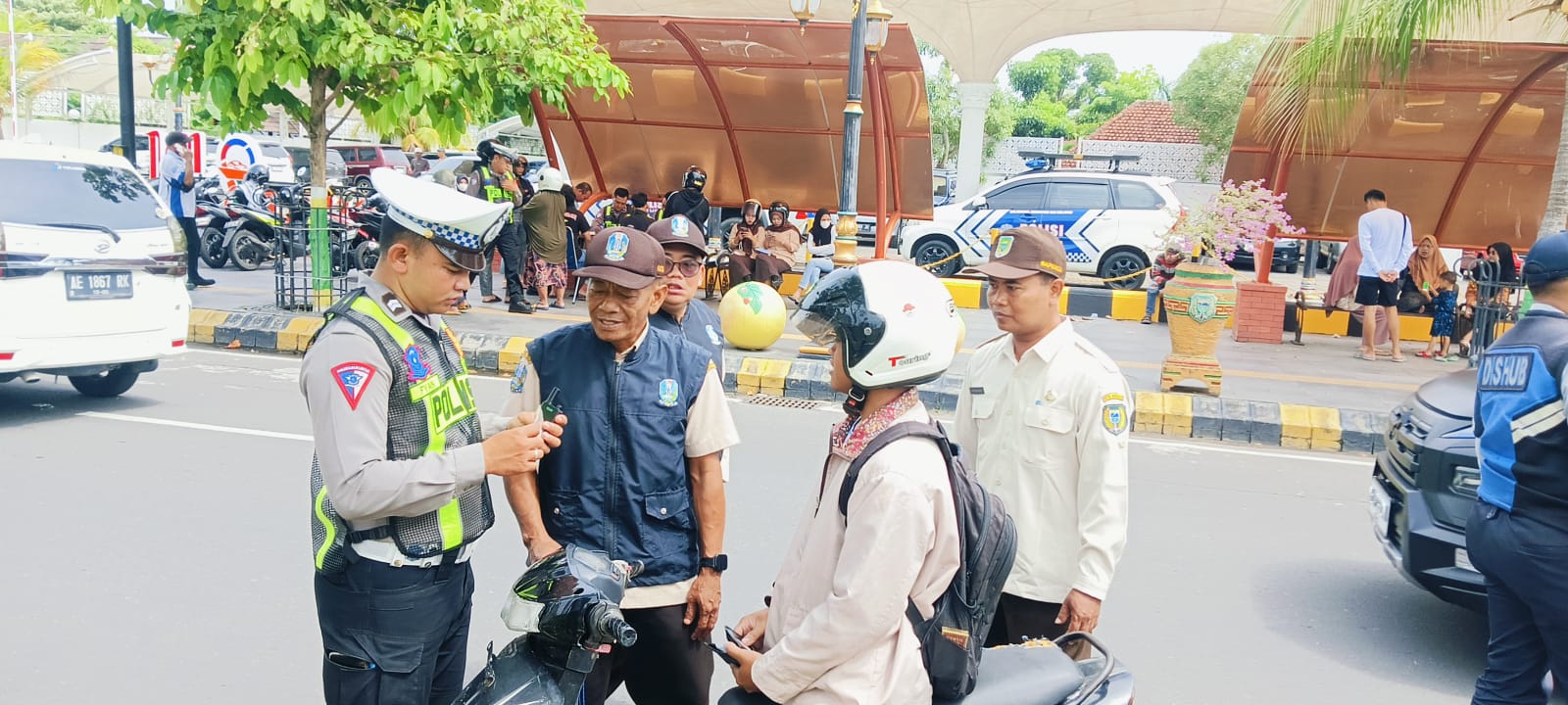 Tingkatkan Kepatuhan Wajib Pajak Kendaraan Bermotor Melalui Kegiatan Operasi Gabungan di Wilayah Kota Madiun
